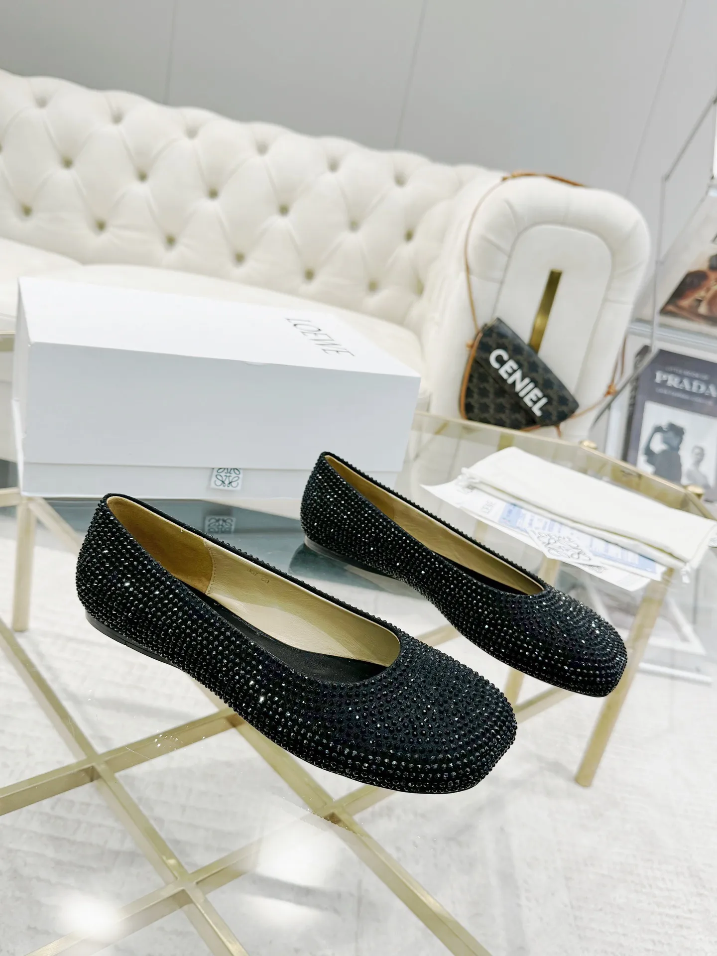 💕💕Factory direct selling price p640💕💕 LOEWE‼ ️ New arrival‼ ️Imported genuine leather sole Loewe 2024/aw early spring latest T stage colored diamond series catwalk style 😘😘😘 Upper: imported silk cloth lining: imported water-dyed sheepskin Outsole: original molded injection molded leather outsole Heel: small flat size Number: 35-39 (40/41/42/43 custom-made, non-refundable)